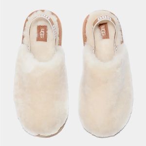 New store display UGG kids “Fluff Yeah Clogs” size 3 (fits women’s size 5)